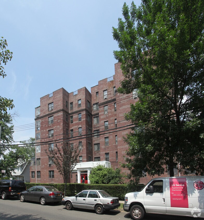 Foto del edificio - 170-25 Highland Ave
