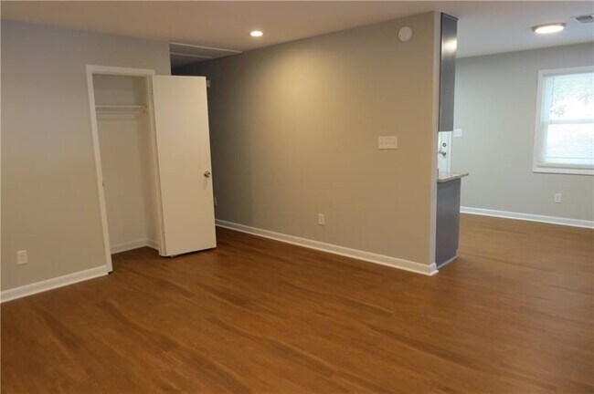 Building Photo - 838 Wilson Cir SW