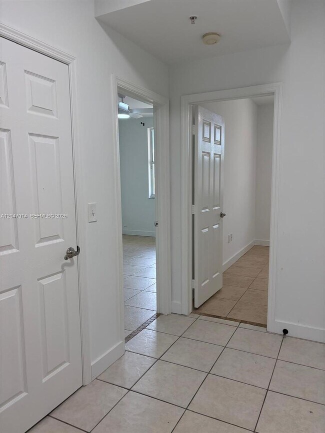 Foto del edificio - 2080 Greenview Shores Blvd