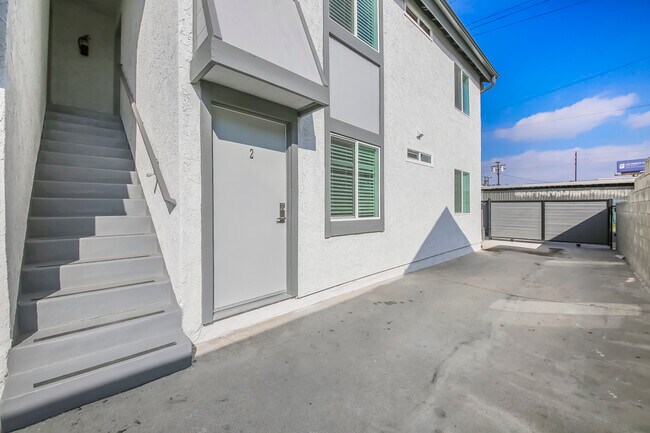 Building Photo - 3116 Casitas Ave