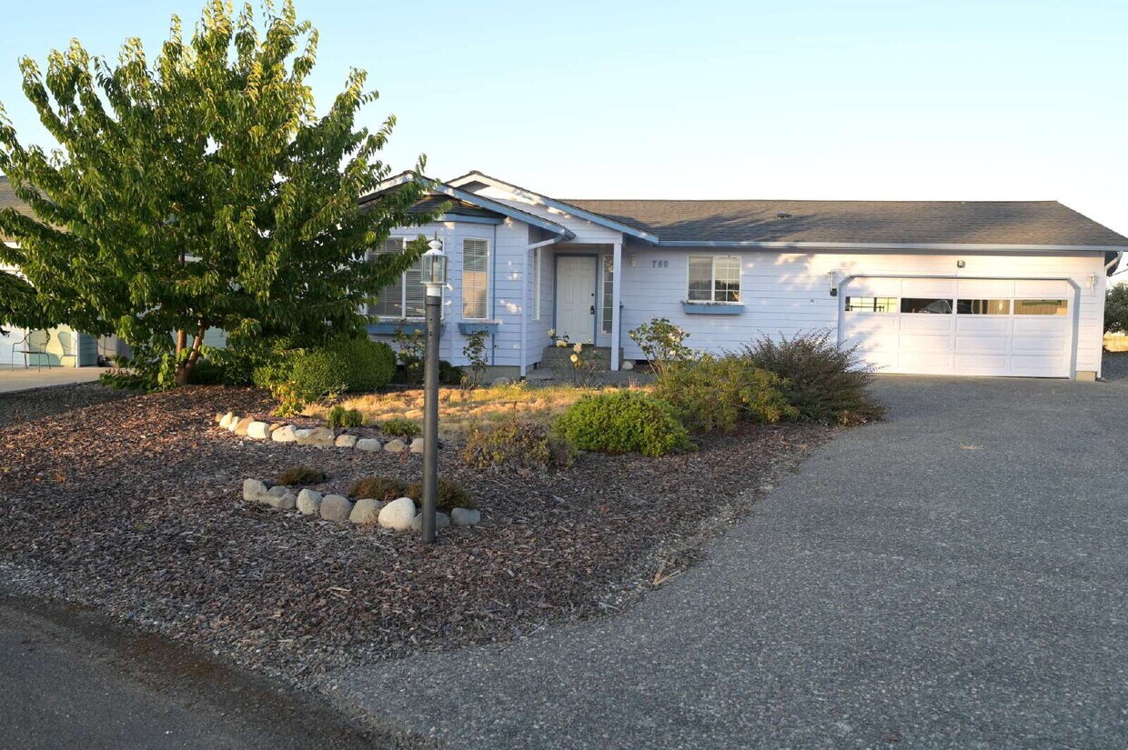 Foto principal - 1+ bed 2 bath home on a quiet cul-de-sac