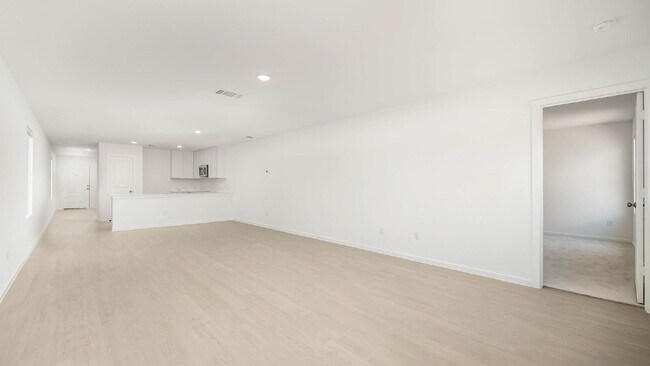 Building Photo - 215 Zyra Ave