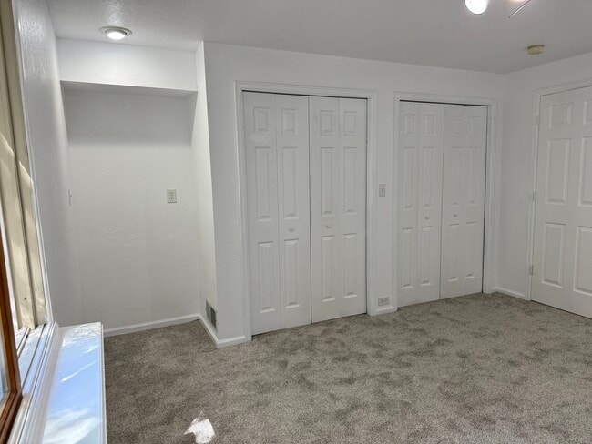 Building Photo - 2570 Paintbrush Ln