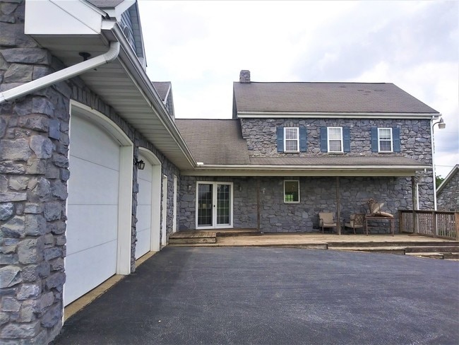 Building Photo - 4 br, 2.5 bath House - 2113 KILMER RD