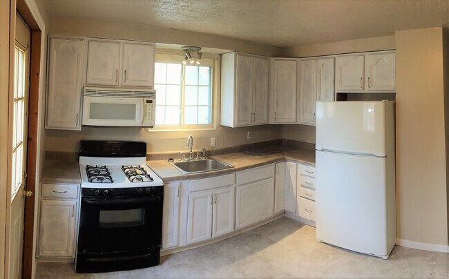Foto del edificio - Newly updated 3 bed, 1 bath house with a b...