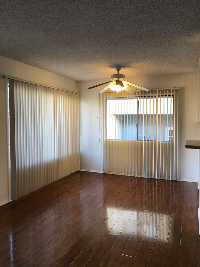 Comedor - 1947 Pelham Ave