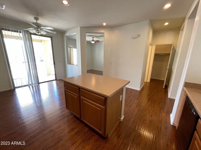 Foto del edificio - 18235 N Alicia Ct