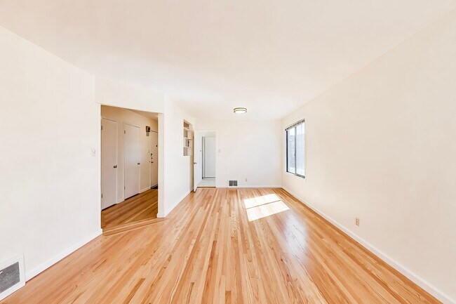 Building Photo - Top-Floor 2BD/1BA Near Ocean Beach & Golden Gate Park