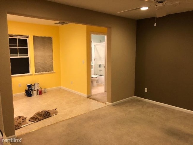 Building Photo - 1453 E Gate Way