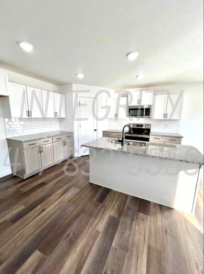 Foto del edificio - 800 Hoffman Hills Blvd