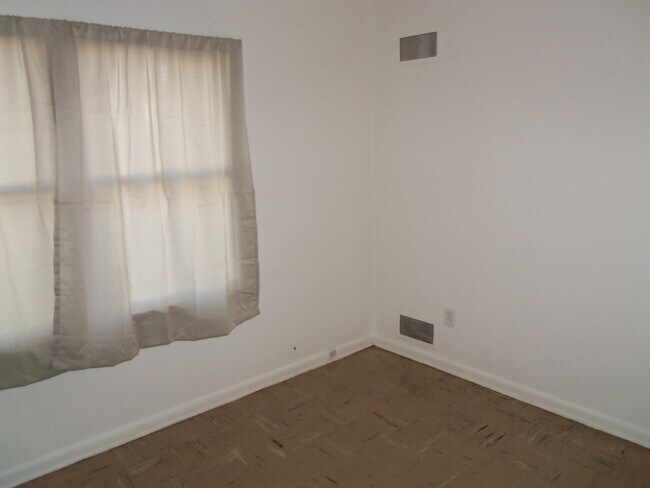 Building Photo - 1421 Monroe St. *single family home with t...