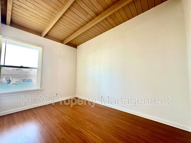 Building Photo - 103 Avenida Carmelo
