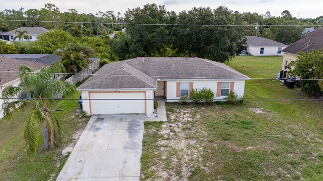 Building Photo - "Freshly Painted 3-Bed  with 2 Baths Home ...