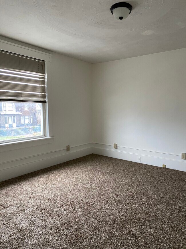 717 12t Street, NW 2nd Floor Bedroom - 717 12th St NW