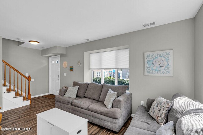 Foto del edificio - 62-64 Sherman Ave