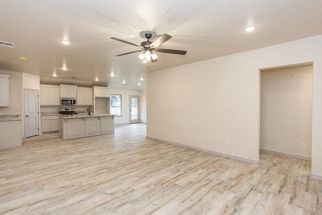 Building Photo - New Beginnings Start With AMRR: 3 BD Suburban Style Neighborhood!