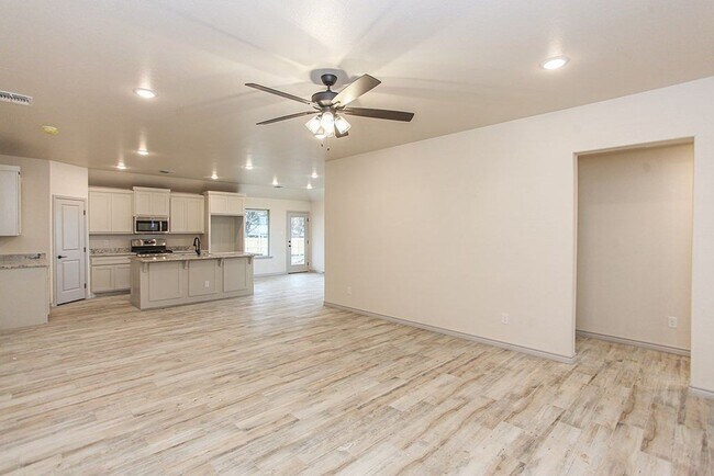 Foto del edificio - New Construction 3 bedroom Home in Midland, TX! AVAILABLE MAY 2024