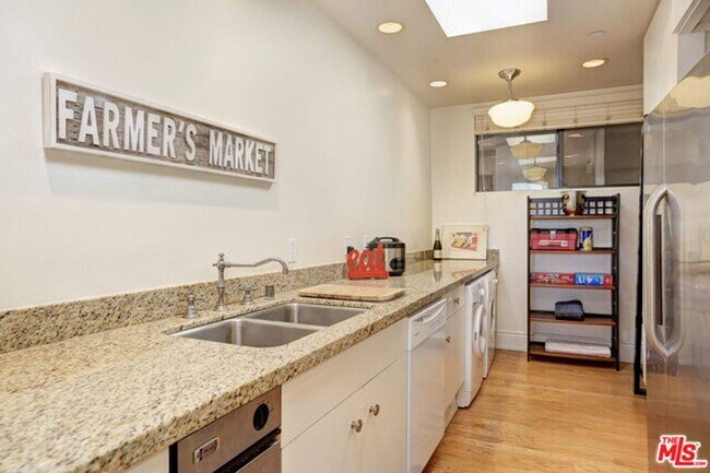 Foto del edificio - 311 Ocean Ave Ext