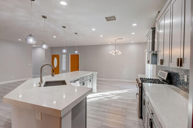 Building Photo - 32855 Canyon Vista Rd