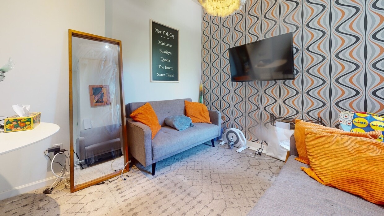Photo - Private bedroom in 3 bed/1 bath Home