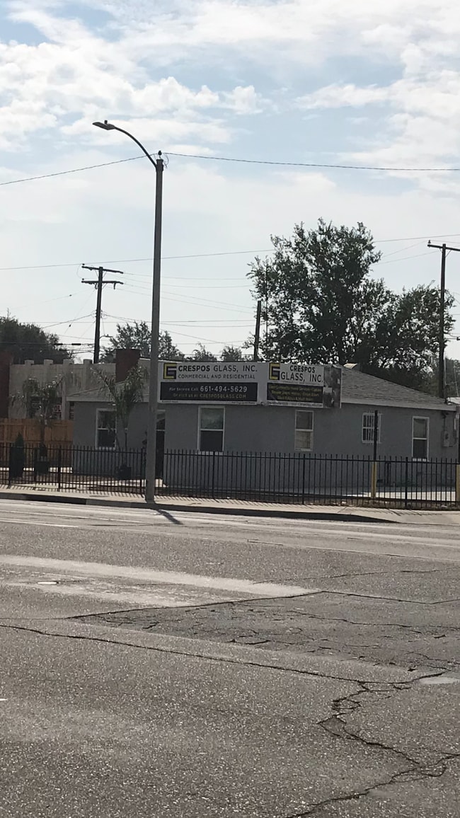 Building Photo - 664 W Ave J