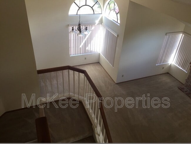 Building Photo - 12951 Pipilo Ct