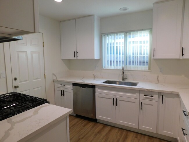 Building Photo - Newly remodeled 4-bedroom 2-bathroom Singl...