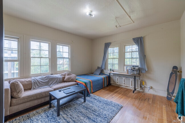 First Floor Double - 208 SF - Cloyne Court