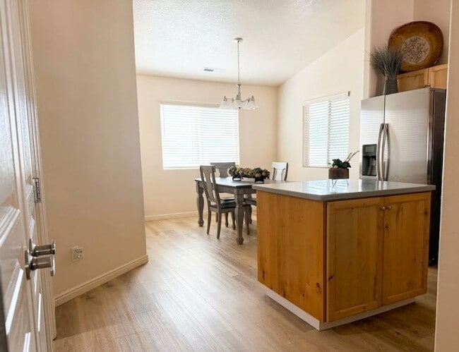 Building Photo - Snow Canyon Single Family