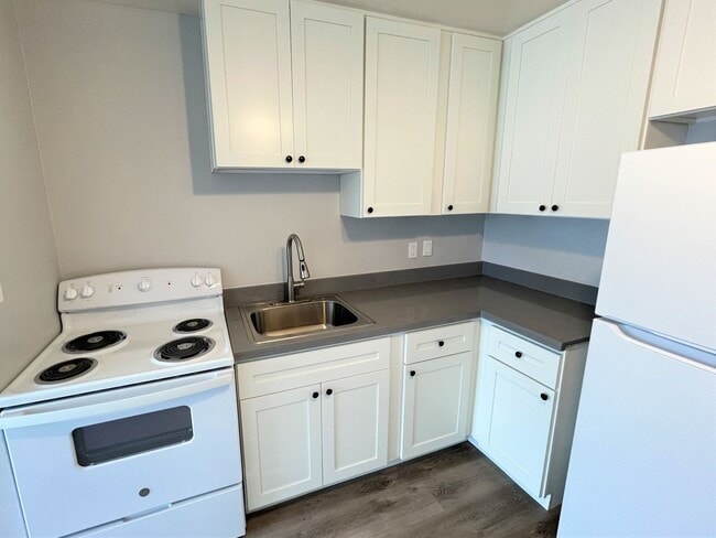 Building Photo - The Brentwood - 5914 Stanley Avenue Apartm...