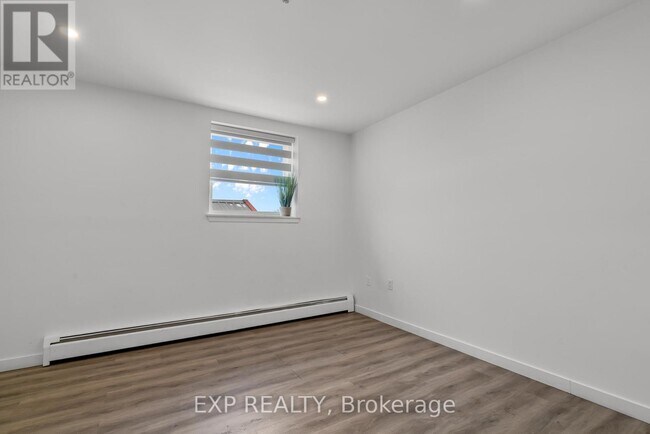 Photo du bâtiment - 4595 Queen St