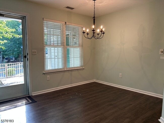 Building Photo - 404 Chatfield Dr