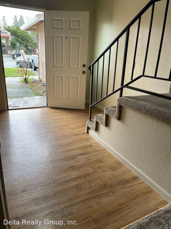 Building Photo - 2 br, 1.5 bath House - 2077 Peach Tree Dr