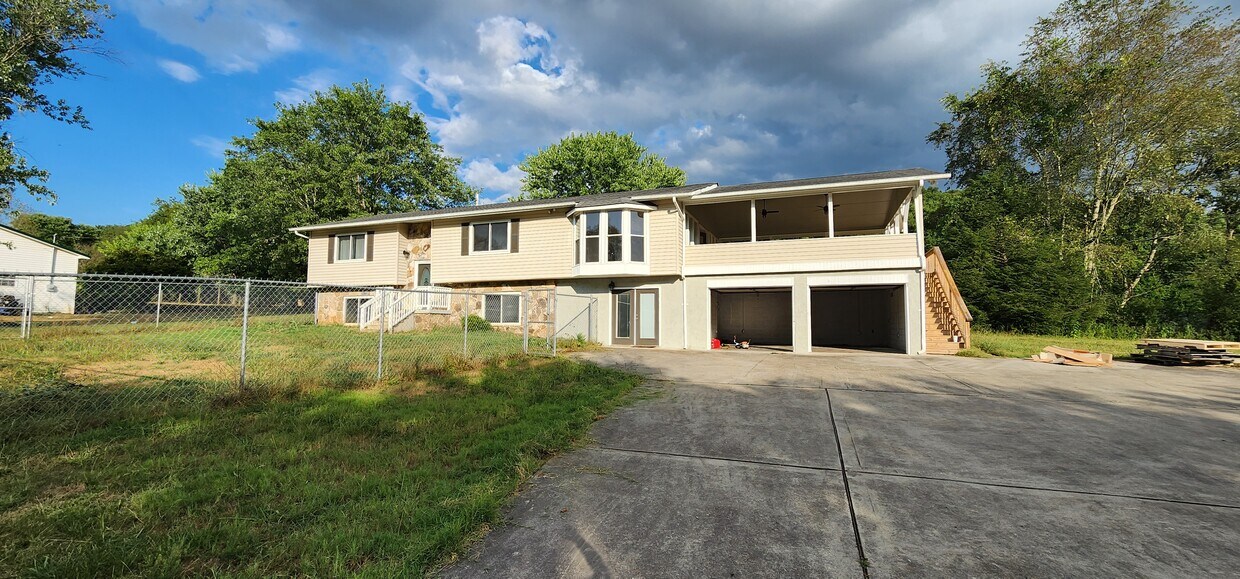 Primary Photo - 169 Valleyview Dr