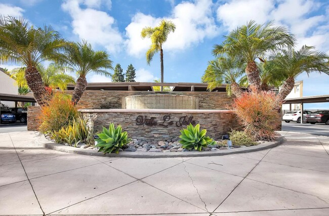 Building Photo - 8541 Villa La Jolla Dr