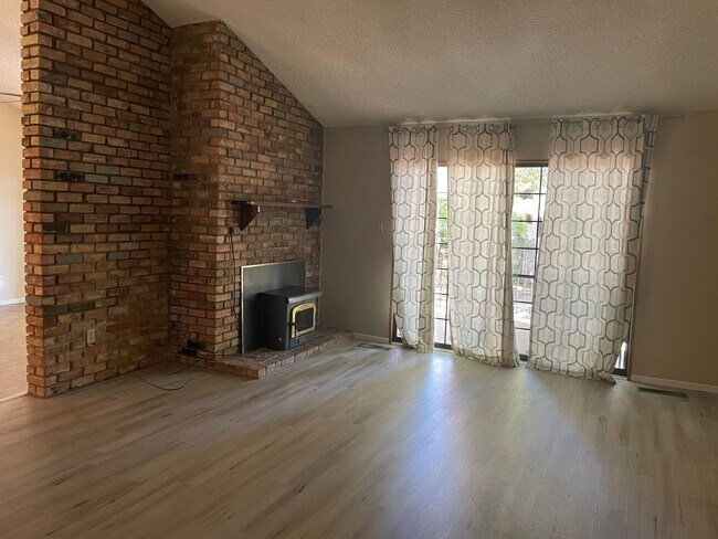Foto del edificio - 3 Bedroom Home Close to UNR