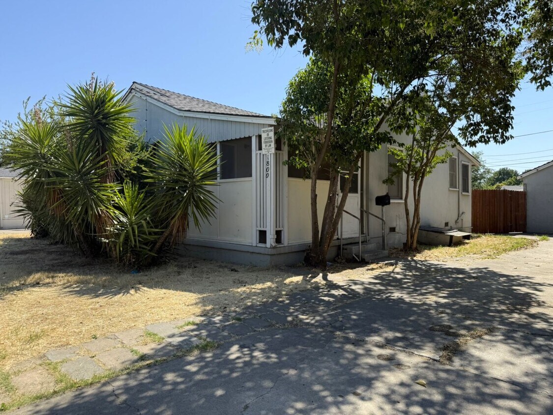 Foto principal - Cozy 3 bedroom/1 bath for rent