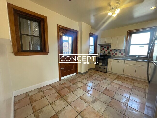 Building Photo - 369 Centre St