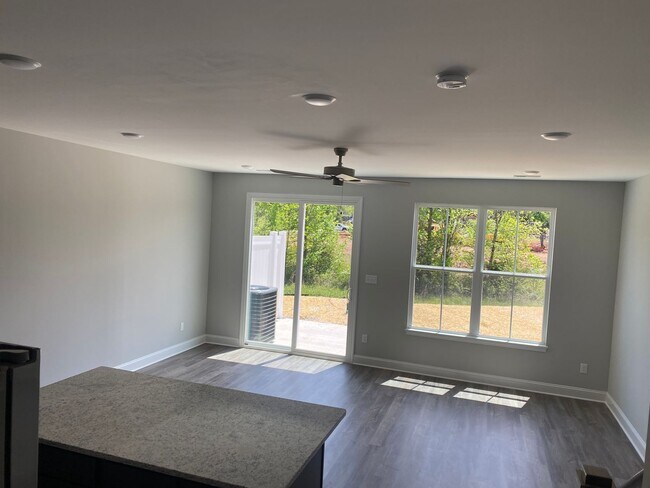 Foto del edificio - Modern 3-Bedroom Townhome!