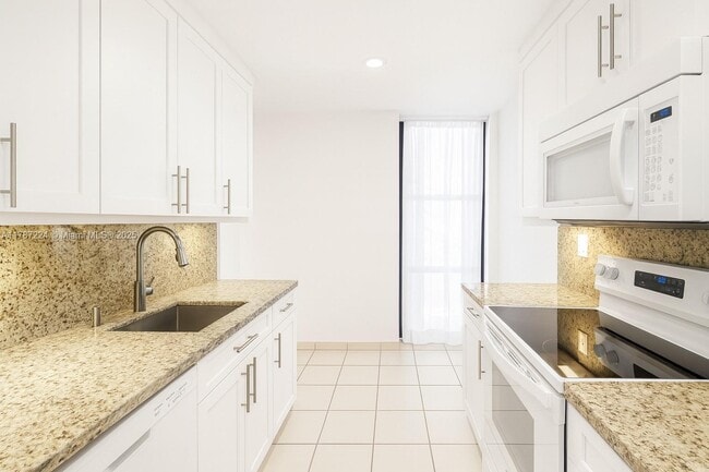 Building Photo - 6061 Collins Ave