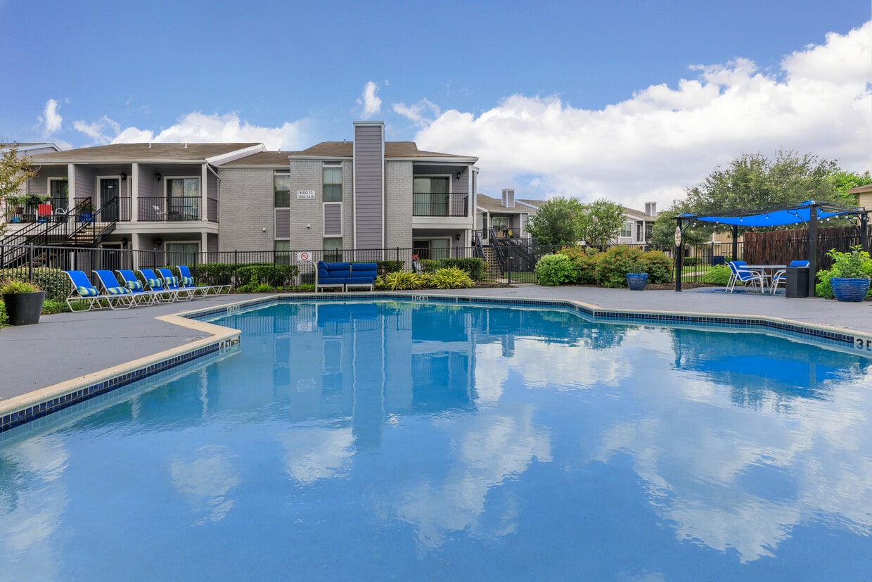 Swimming Pool - GOAT/Peak - Holly View