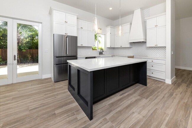 Building Photo - 6495 SW 83rd St