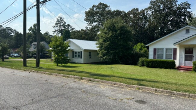 Building Photo - 530 3rd St