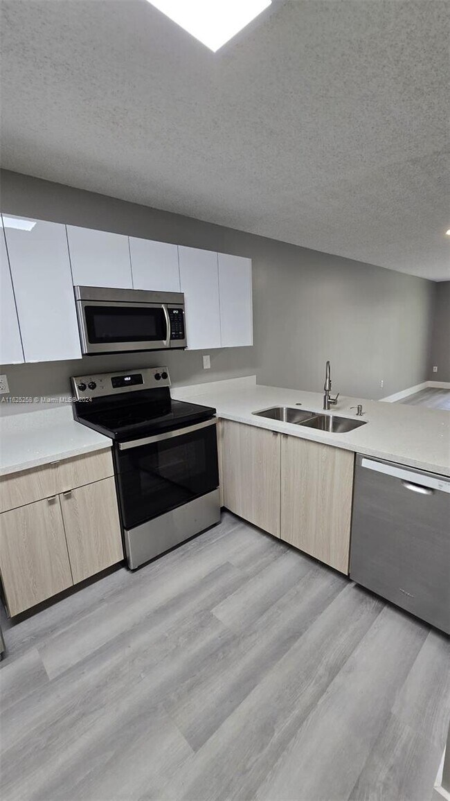 Foto del edificio - 9934 Nob Hill Ln