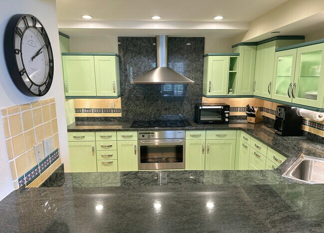 Building Photo - 140 SE 5th Ave