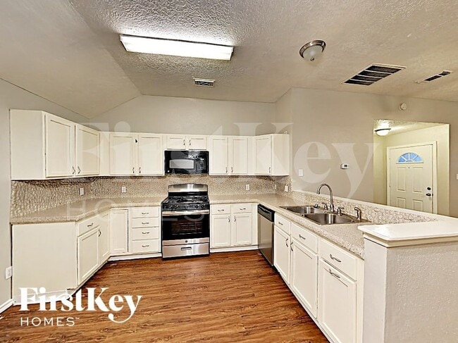Foto del edificio - 22914 Sherioaks Ln