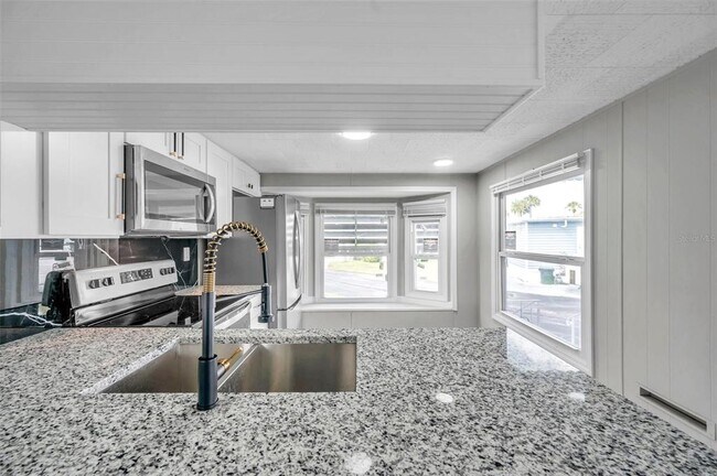 Foto del edificio - 4851 W Gandy Blvd