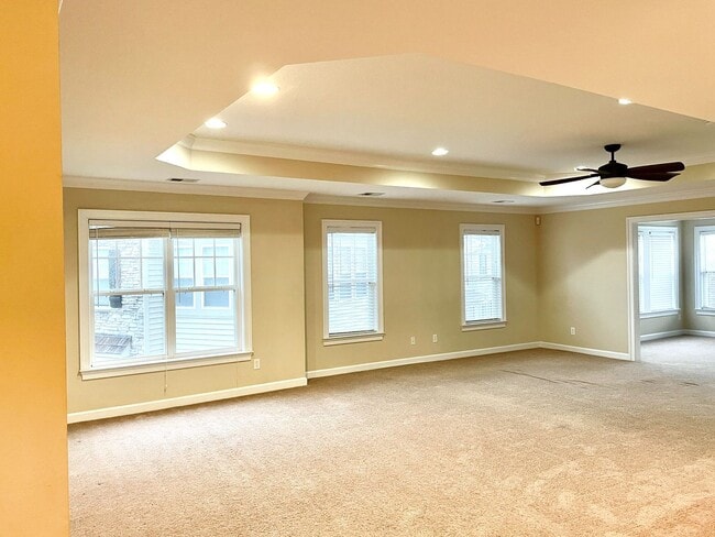 Building Photo - Beautifully Maintained Home in the Heart o...