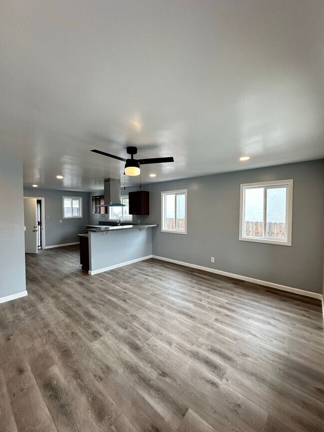 Foto del edificio - South Gate 2 Bed 1 Bath Gorgeous Home - Hu...