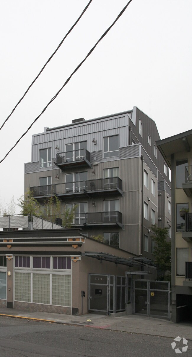 Foto principal - 1609 Summit Ave